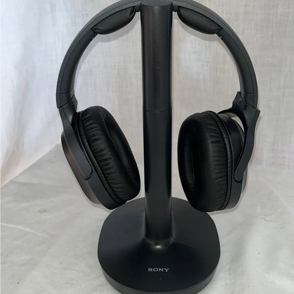 Sony Wireless Headphones for TV Watching (WHRF400R) with Transmitter OPEN BOX - Picture 2 of 8